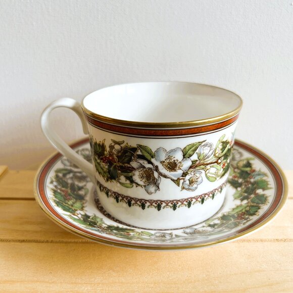 Spode Christmas Rose Vintage Teacup and Saucer Set - Picture 6 of 8